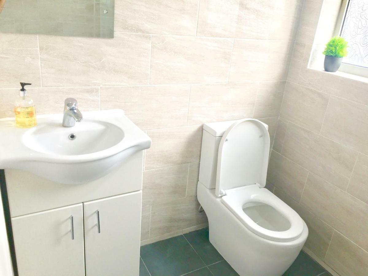 Studio Apartment, Private Bathroom And Parking Ilford Exteriér fotografie