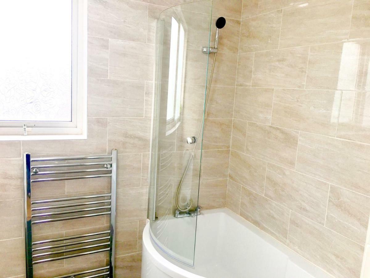 Studio Apartment, Private Bathroom And Parking Ilford Exteriér fotografie