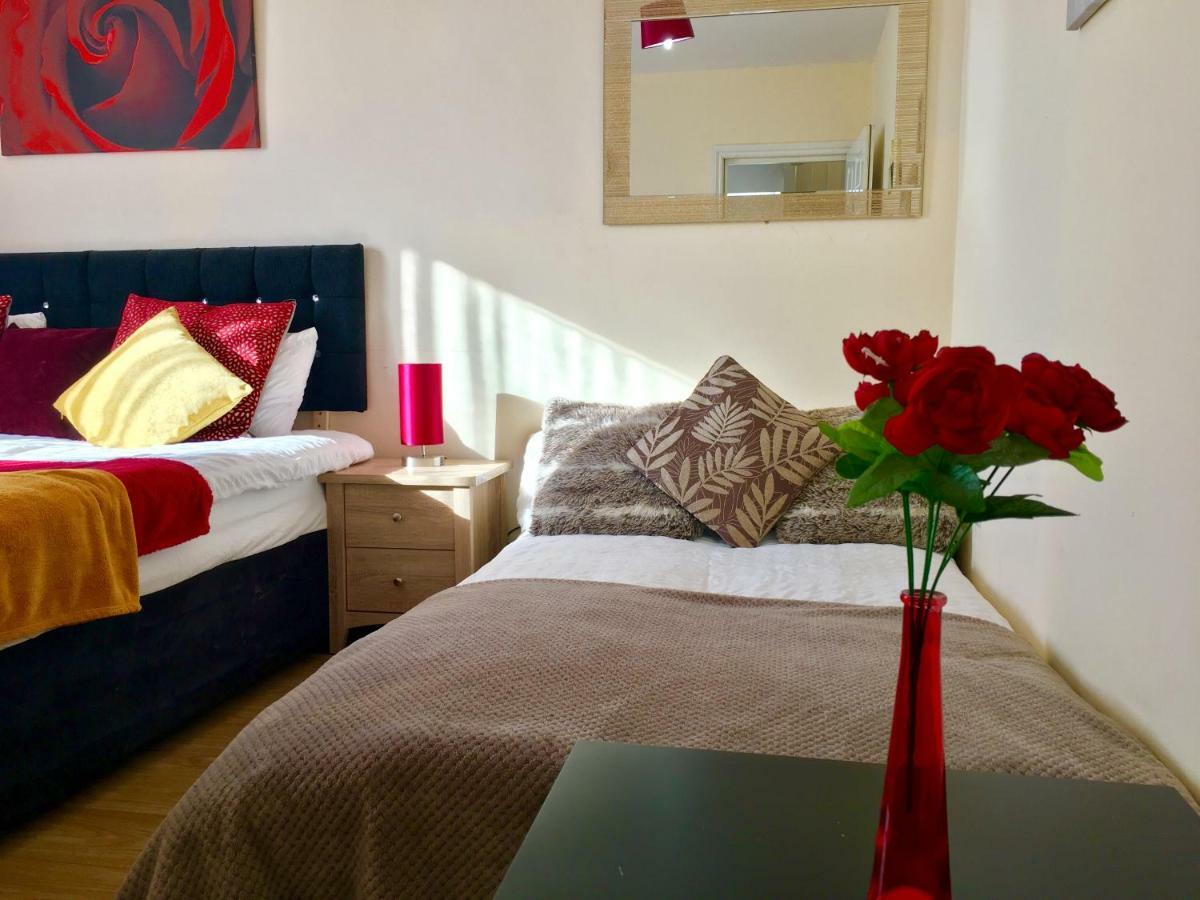 Studio Apartment, Private Bathroom And Parking Ilford Exteriér fotografie